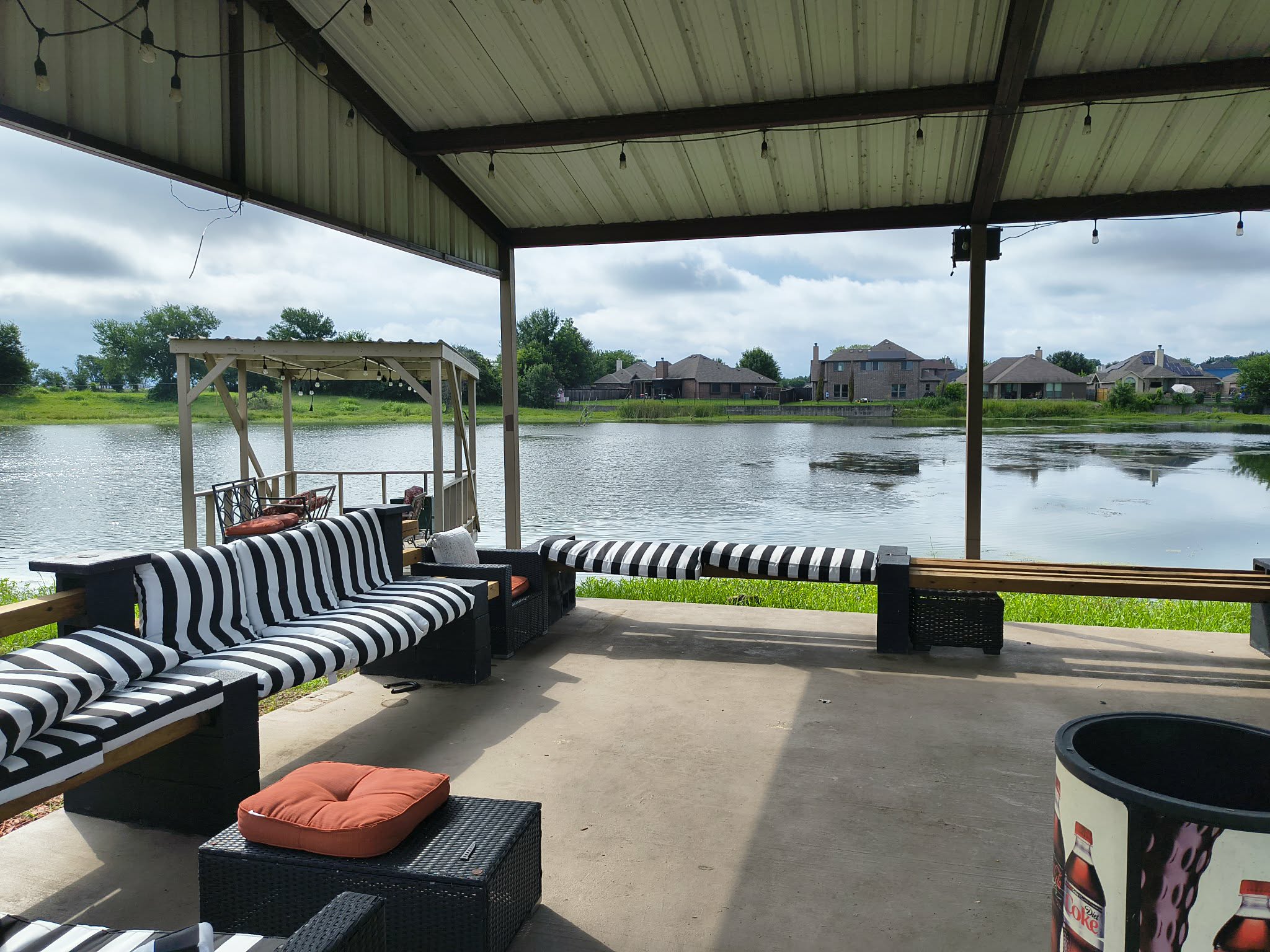 Family reunion at Lake Tenison